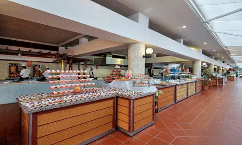 هتل پاین بی هالیدی ریزورت کوش آداسی